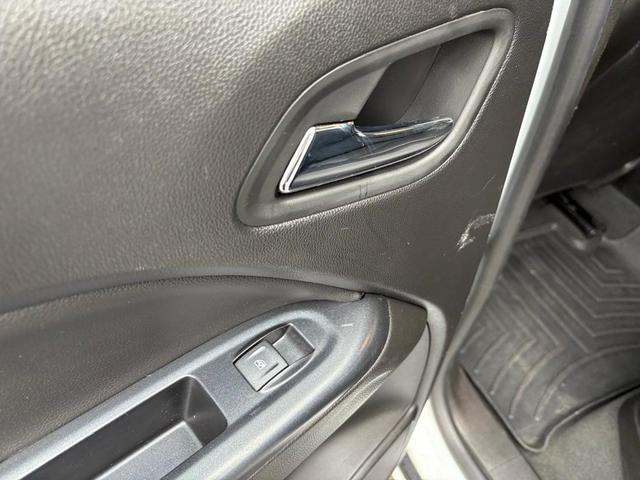 Photo of 2021 Summit White GMC Canyon