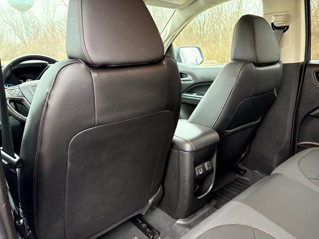 Photo of 2021 Summit White GMC Canyon