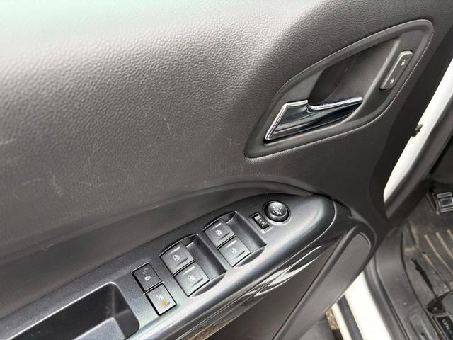 Photo of 2021 Summit White GMC Canyon