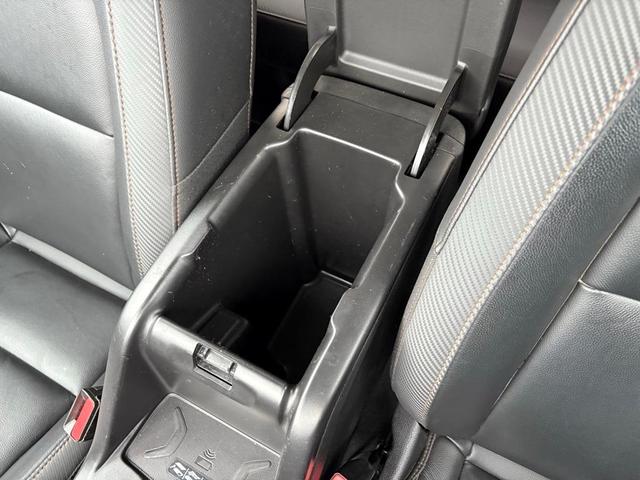 Photo of 2021 Summit White GMC Canyon
