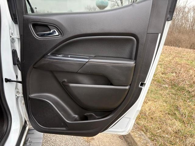Photo of 2021 Summit White GMC Canyon
