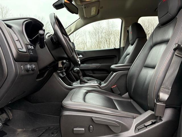 Photo of 2021 Summit White GMC Canyon