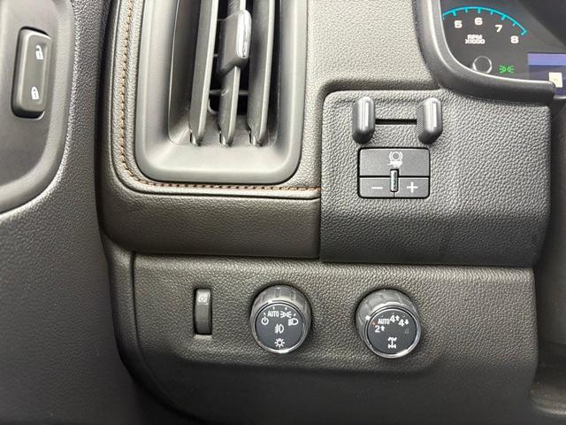 Photo of 2021 Summit White GMC Canyon