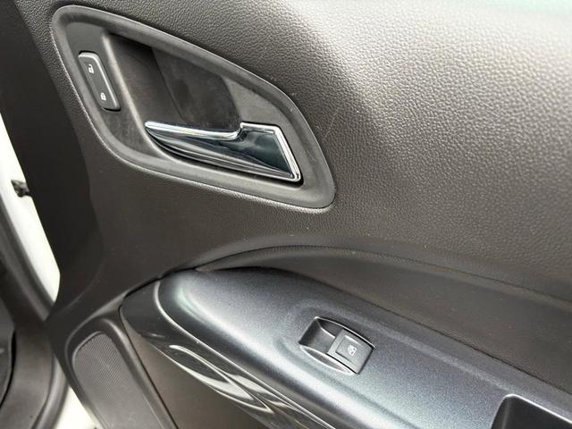 Photo of 2021 Summit White GMC Canyon
