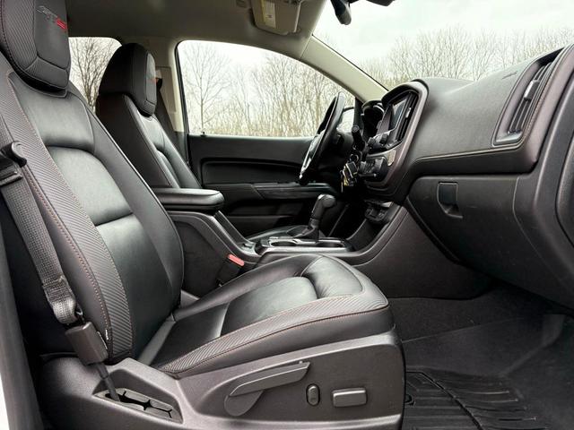 Photo of 2021 Summit White GMC Canyon