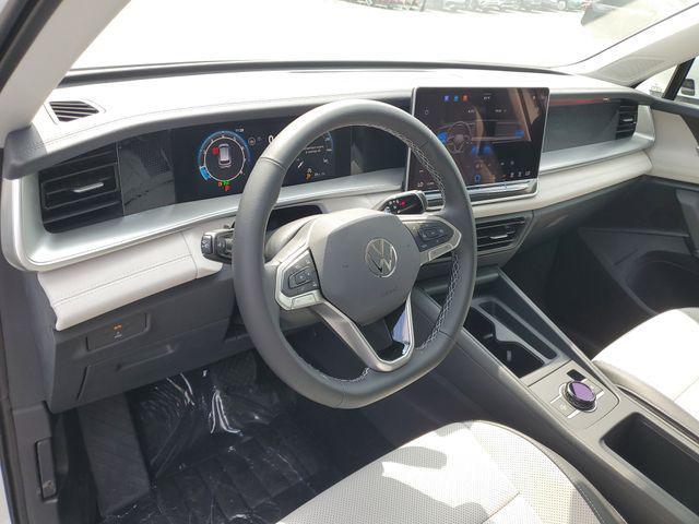 Photo of 2025 Pure White Volkswagen Tiguan