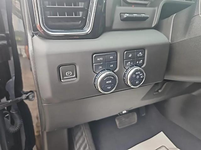 Photo of 2024 Onyx Black GMC Sierra 2500