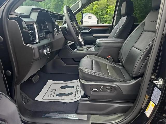 Photo of 2024 Onyx Black GMC Sierra 2500
