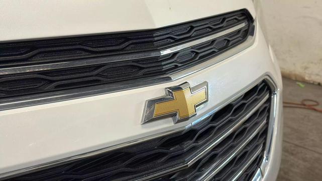 Photo of 2016 White Chevrolet Equinox
