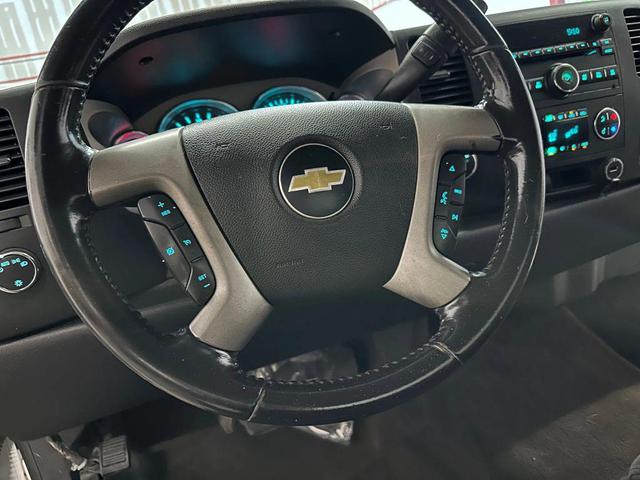 Photo of 2012 White Chevrolet Silverado 1500
