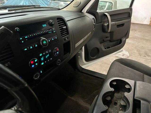 Photo of 2012 White Chevrolet Silverado 1500