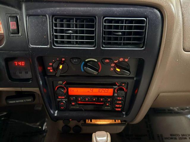 Photo of 2003 Green Toyota Tacoma