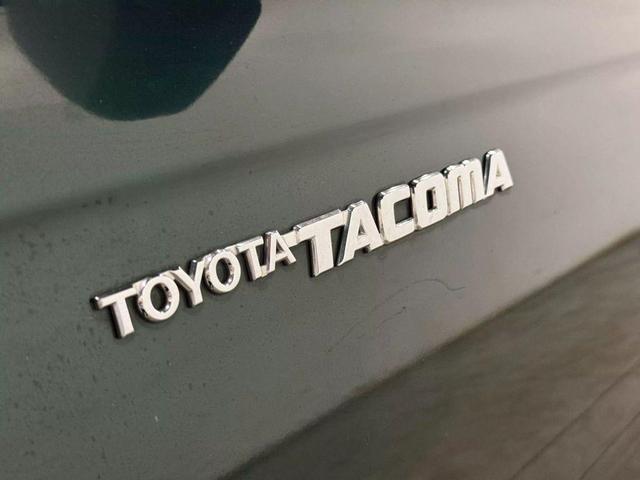 Photo of 2003 Green Toyota Tacoma