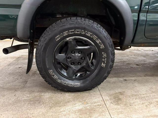 Photo of 2003 Green Toyota Tacoma