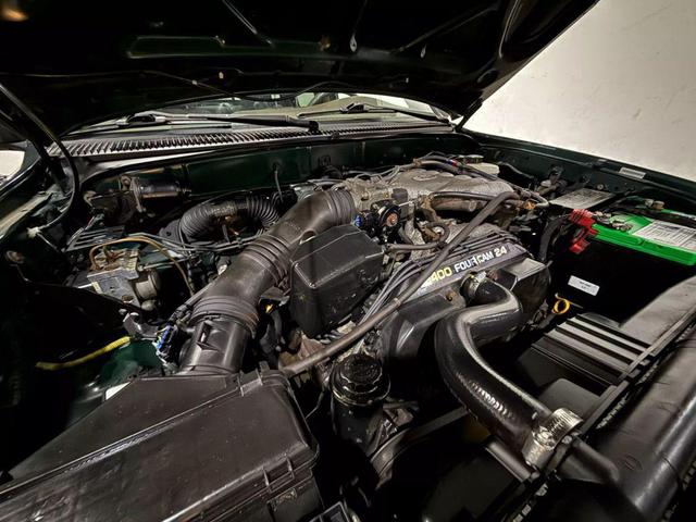 Photo of 2003 Green Toyota Tacoma