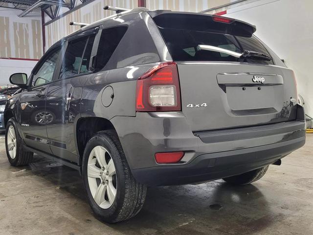 Photo of 2016 Gray Jeep Compass