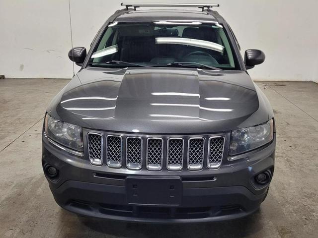 Photo of 2016 Gray Jeep Compass