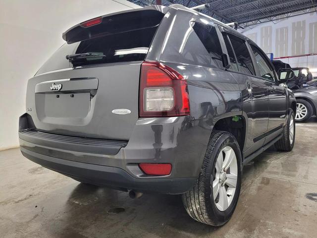 Photo of 2016 Gray Jeep Compass