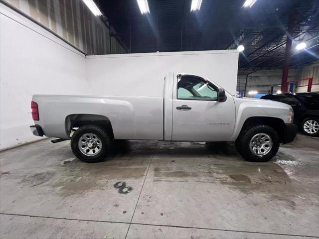 Photo of 2011 Silver Chevrolet Silverado 1500