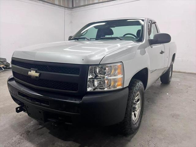 Photo of 2011 Silver Chevrolet Silverado 1500