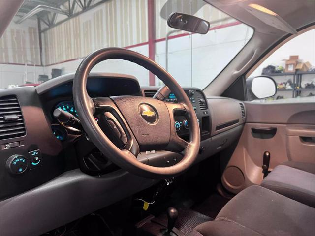 Photo of 2011 Silver Chevrolet Silverado 1500