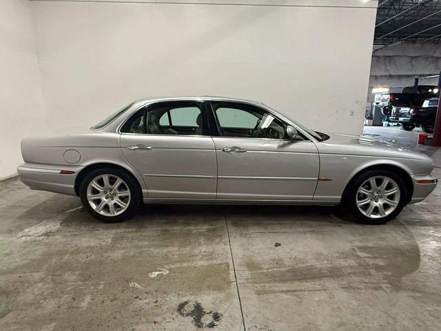 Photo of 2004 Silver Jaguar XJ