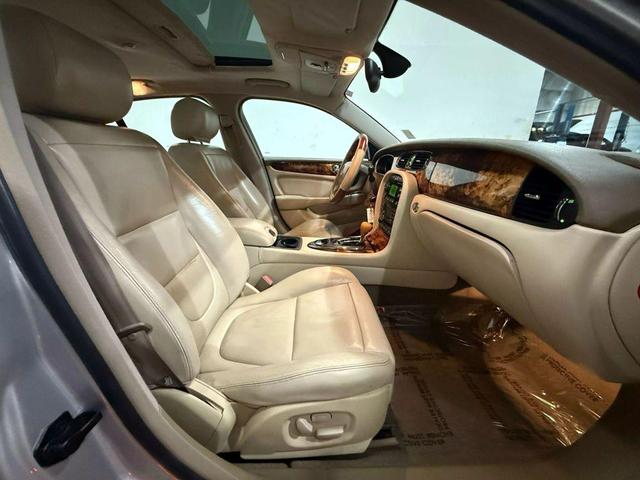 Photo of 2004 Silver Jaguar XJ