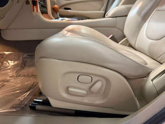 Photo of 2004 Silver Jaguar XJ