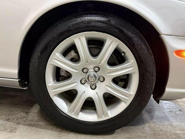 Photo of 2004 Silver Jaguar XJ