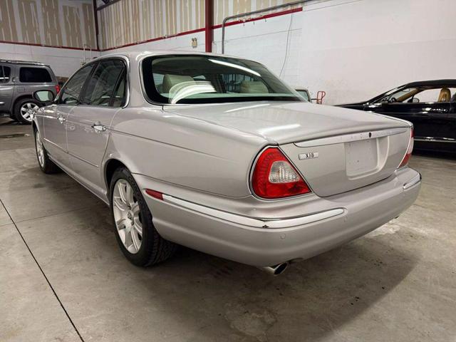 Photo of 2004 Silver Jaguar XJ