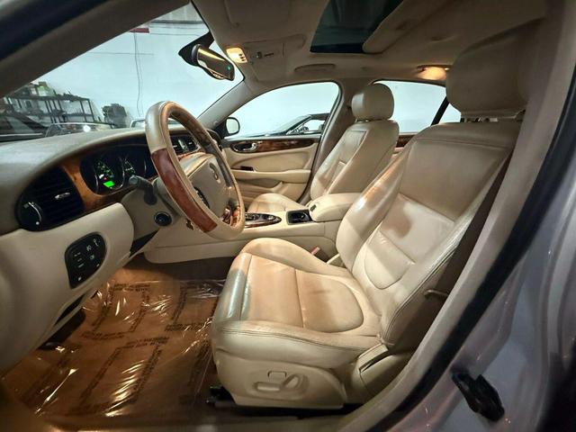Photo of 2004 Silver Jaguar XJ