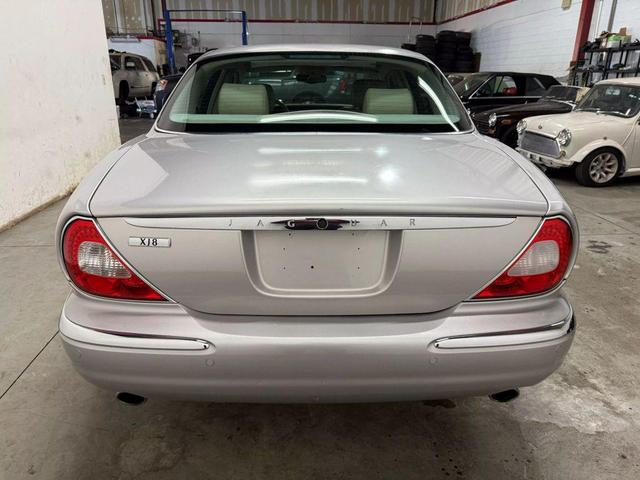 Photo of 2004 Silver Jaguar XJ