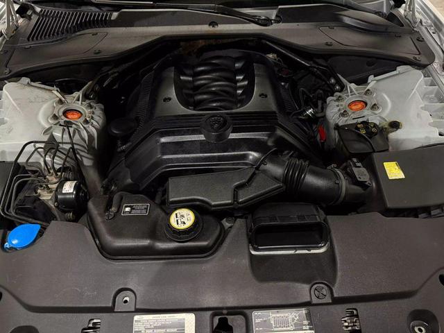 Photo of 2004 Silver Jaguar XJ