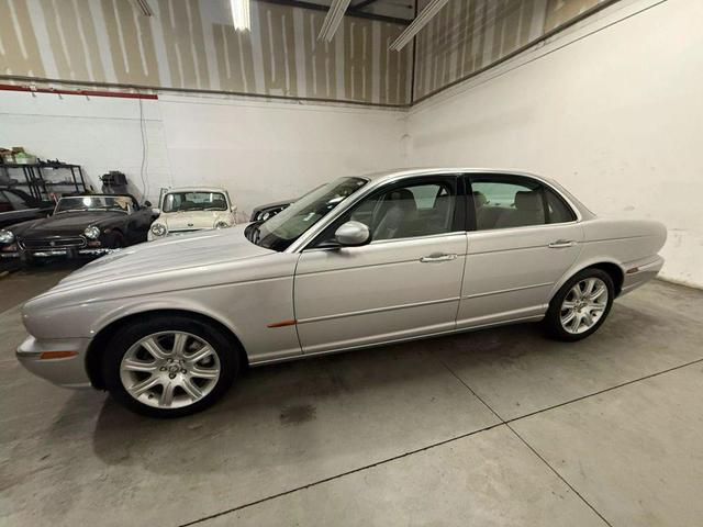 Photo of 2004 Silver Jaguar XJ