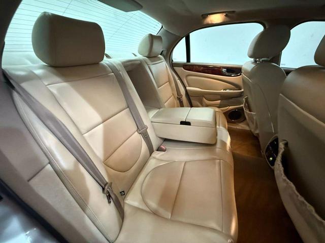 Photo of 2004 Silver Jaguar XJ
