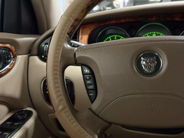 Photo of 2004 Silver Jaguar XJ