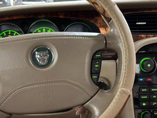 Photo of 2004 Silver Jaguar XJ