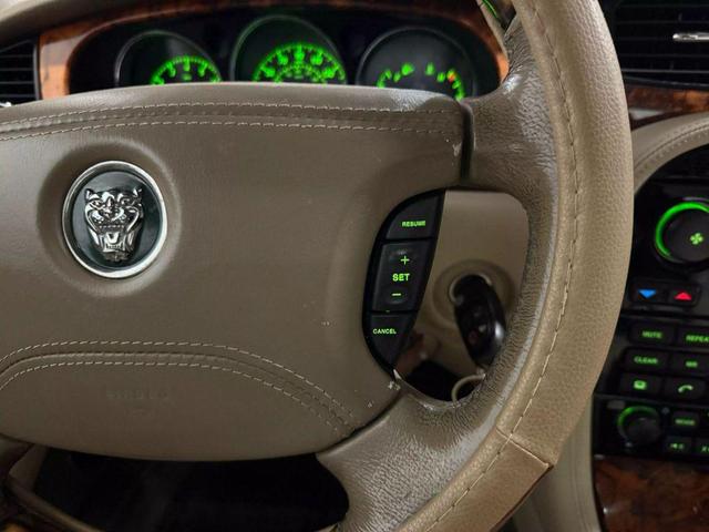 Photo of 2004 Silver Jaguar XJ