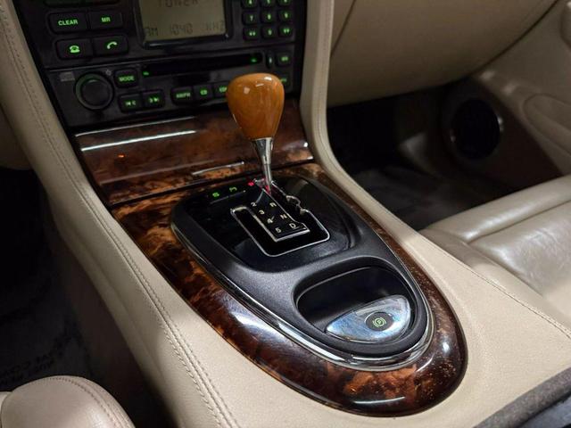 Photo of 2004 Silver Jaguar XJ