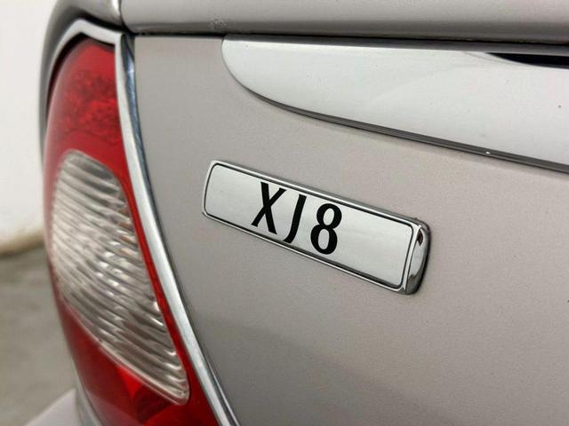 Photo of 2004 Silver Jaguar XJ