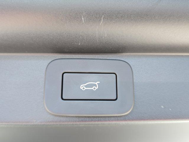 Photo of 2025 Fuji White Land Rover Range Rover