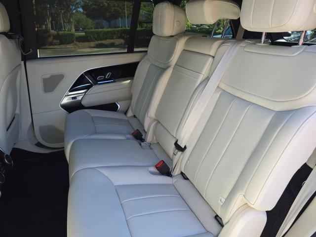 Photo of 2025 Fuji White Land Rover Range Rover
