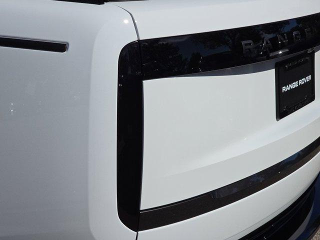 Photo of 2025 Fuji White Land Rover Range Rover