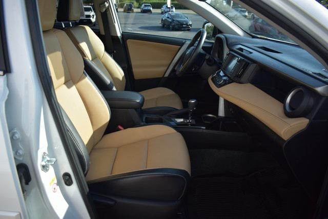 Photo of 2017 Blizzard Pearl Toyota RAV4