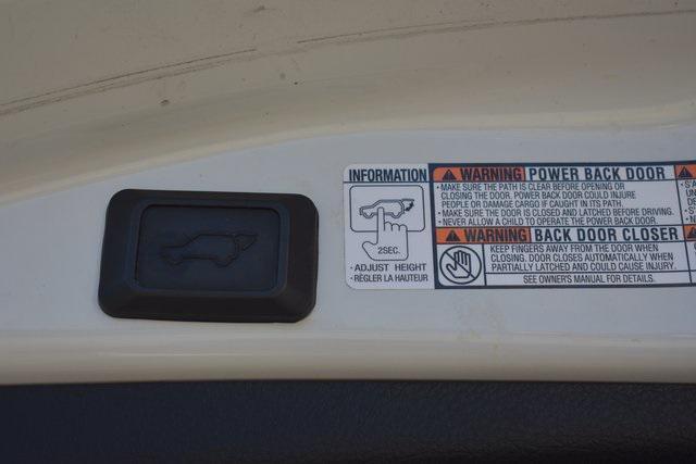 Photo of 2017 Blizzard Pearl Toyota RAV4