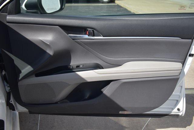 Photo of 2018 White Toyota Camry