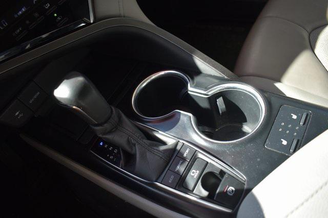 Photo of 2018 White Toyota Camry