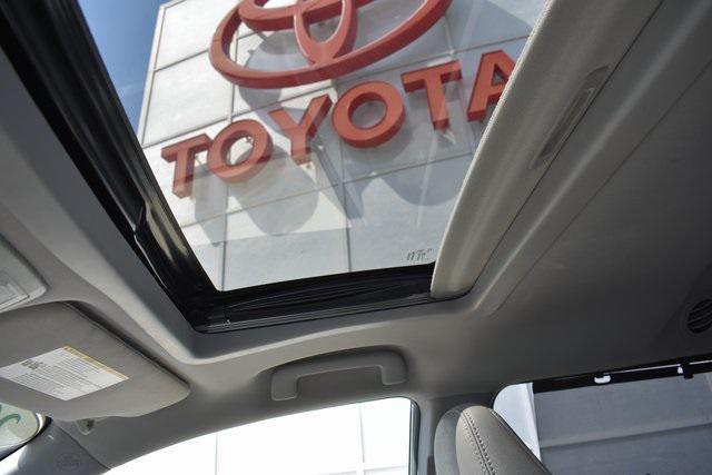 Photo of 2018 Predawn Gray Mica Toyota Sienna