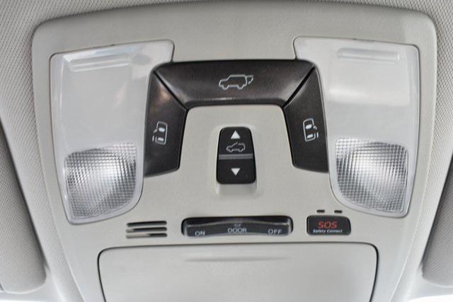 Photo of 2018 Predawn Gray Mica Toyota Sienna