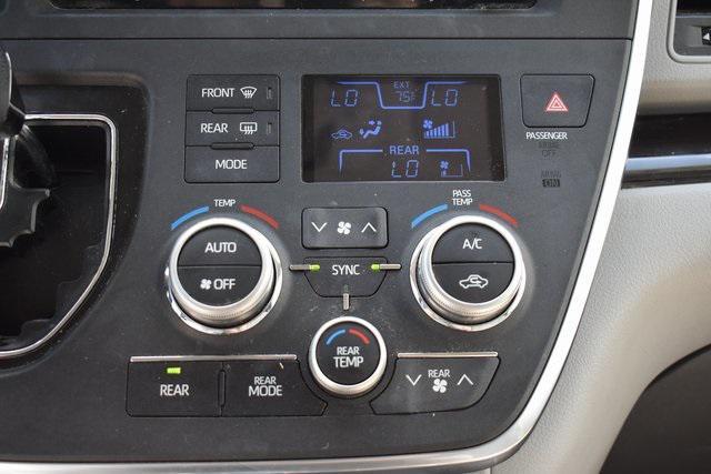 Photo of 2018 Predawn Gray Mica Toyota Sienna